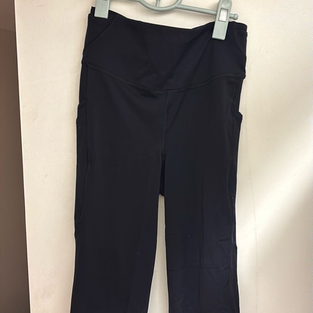 Lululemon Legging with pockets 
Size 6